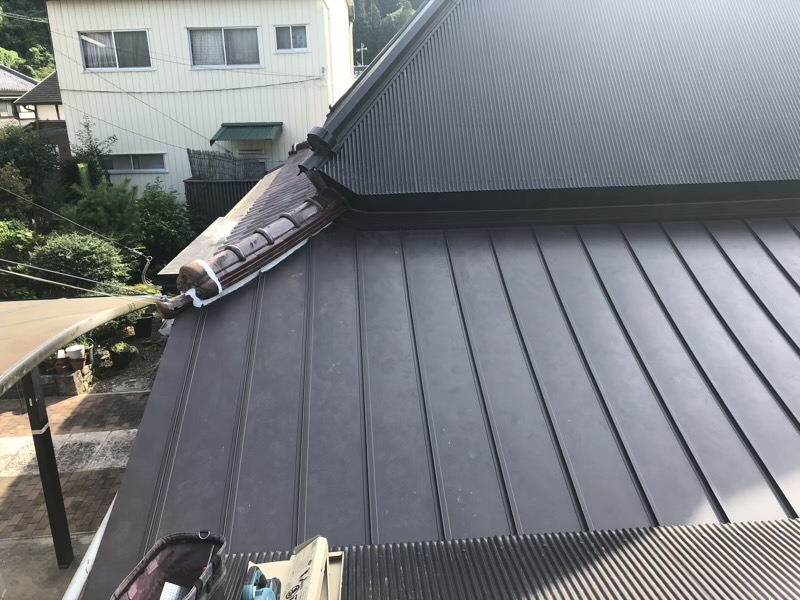 古民家の雨漏り庇を部分葺き変え