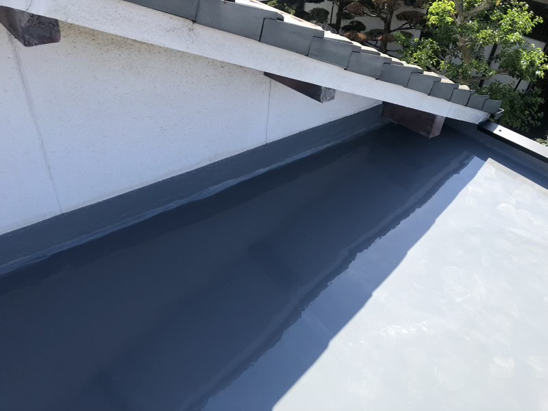 玄関上雨漏り対策 防水工事・板金カバー施工