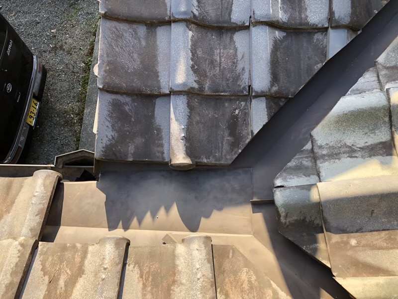 雨が集まりやすい谷部分の雨漏り改修工事