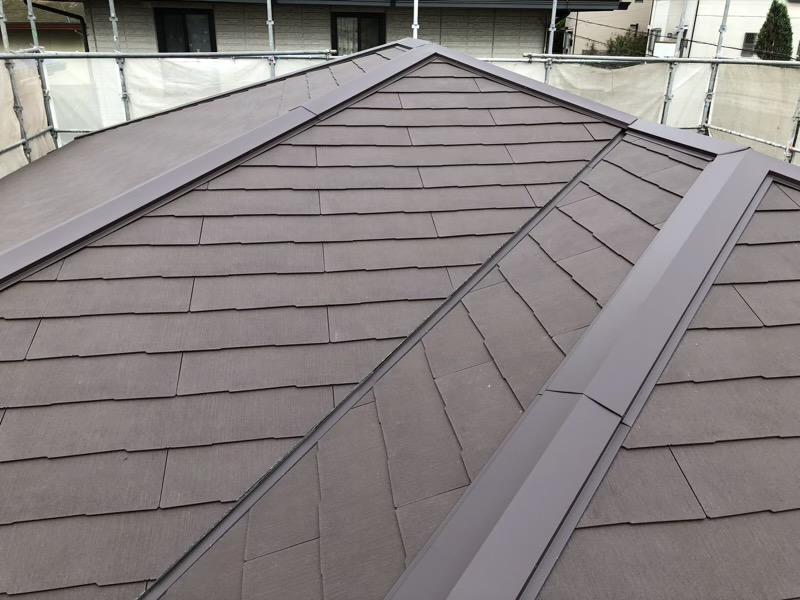 二重張りだったカラーベスト屋根を下地からやり替えた葺き替え工事