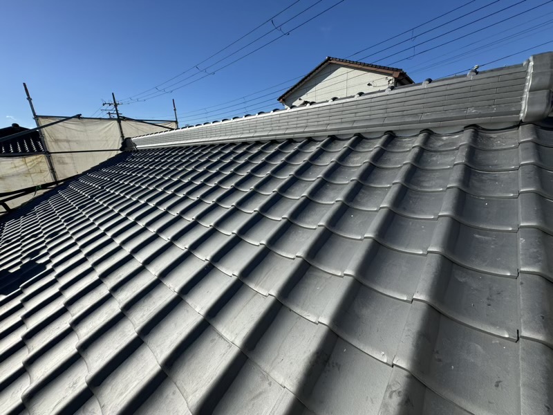 本葺き瓦の蔵を、ズレにくく安心な瓦屋根に葺き替えました