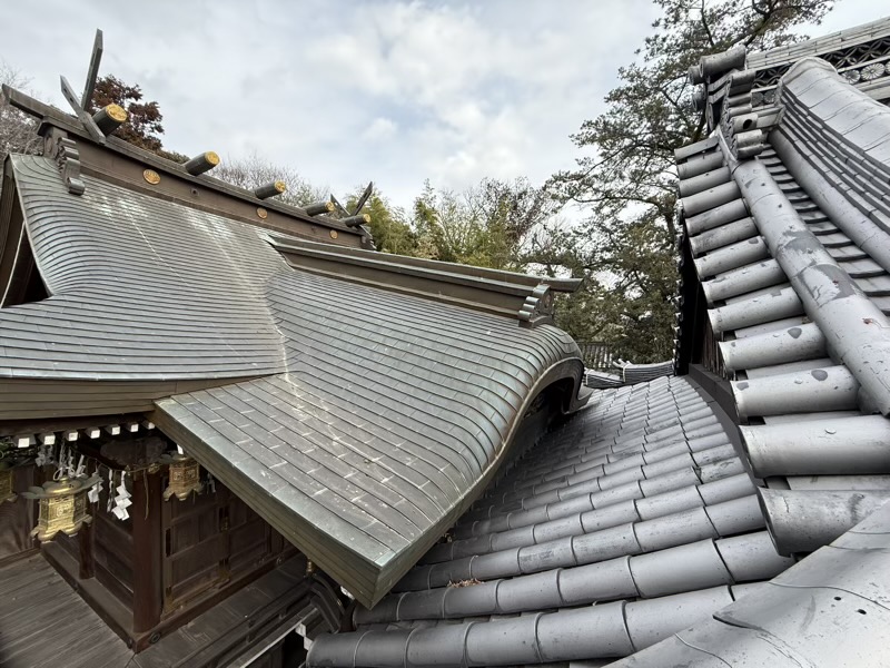 原因不明の雨漏りを散水検査で解決した補修工事