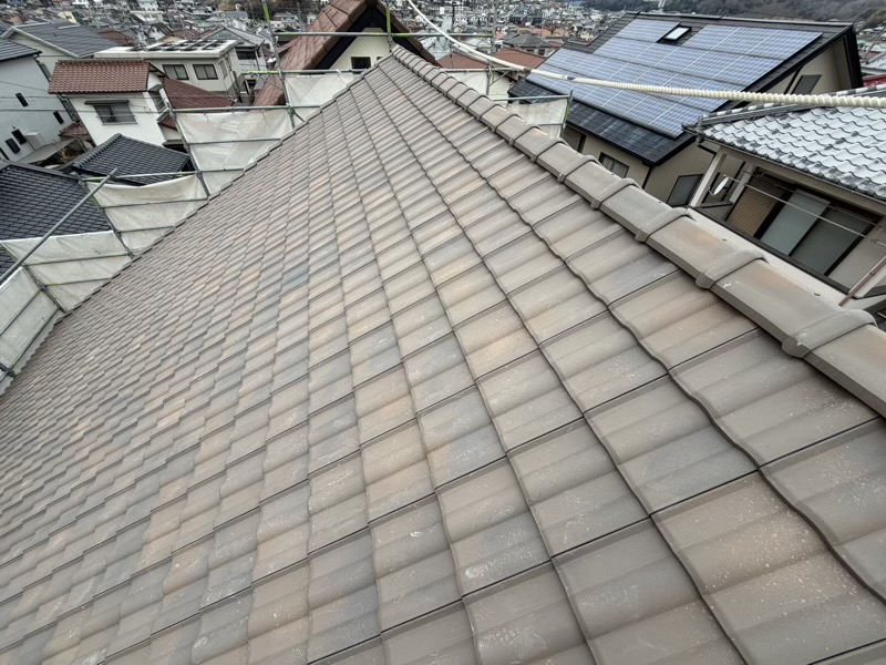 勾配のきつい屋根も安心♪ 洋風瓦の施工事例